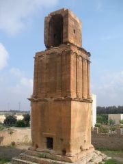 Monument of the Flavii at Kasserine. – Image Source: http://db.edcs.eu/epigr/bilder/$CIL_08_11300b_2.jpg