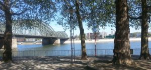 Rhine river at Cologne, with a view on the opposite riverbank, the location of a Roman army camp called 'Divitia' (now Deutz). – (c) PK, 2014